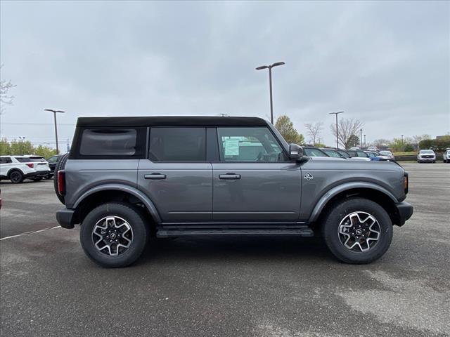 2024 Ford Bronco Outer Banks photo 3