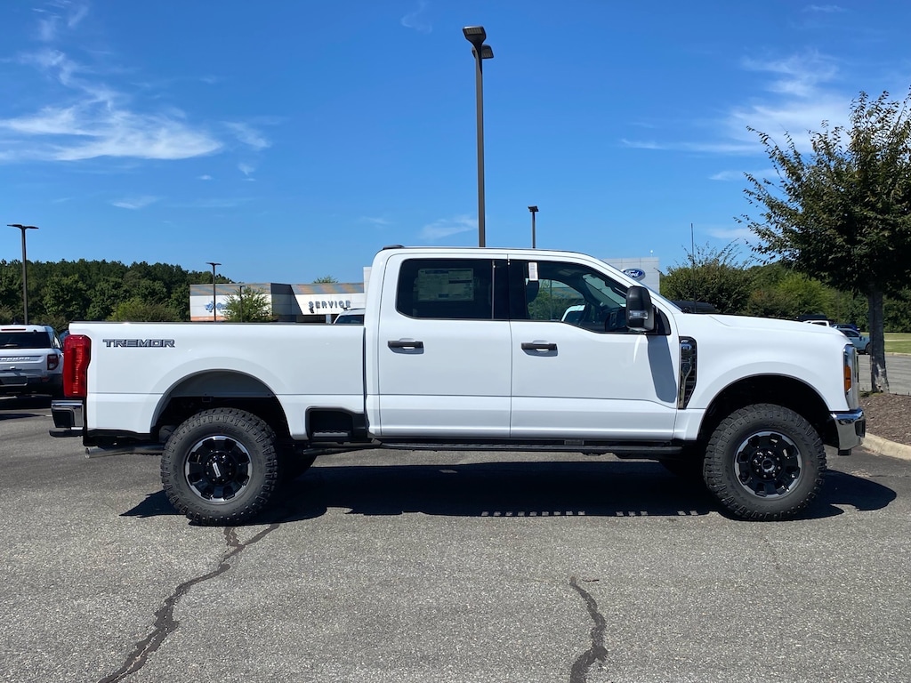 New 2027 Ford F-250SD XLT Truck Crew Cab