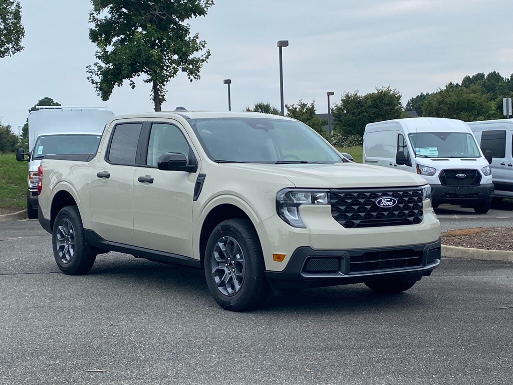 2025 Ford Maverick XLT photo 2