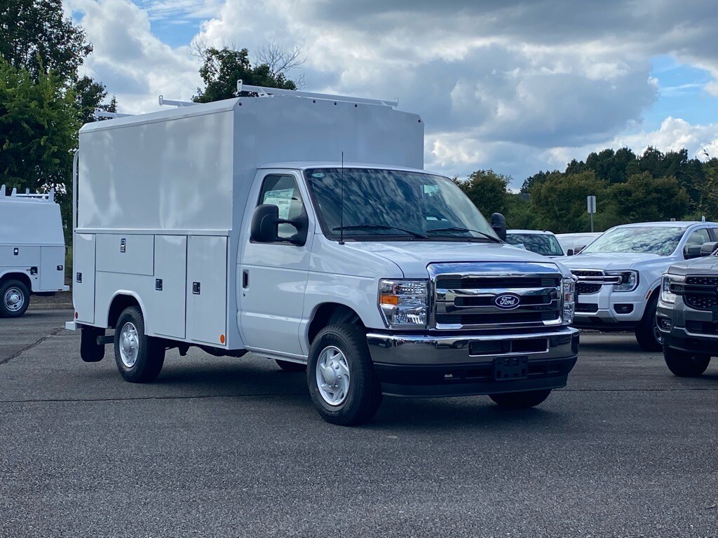 2026 Ford E-350 Base photo 2