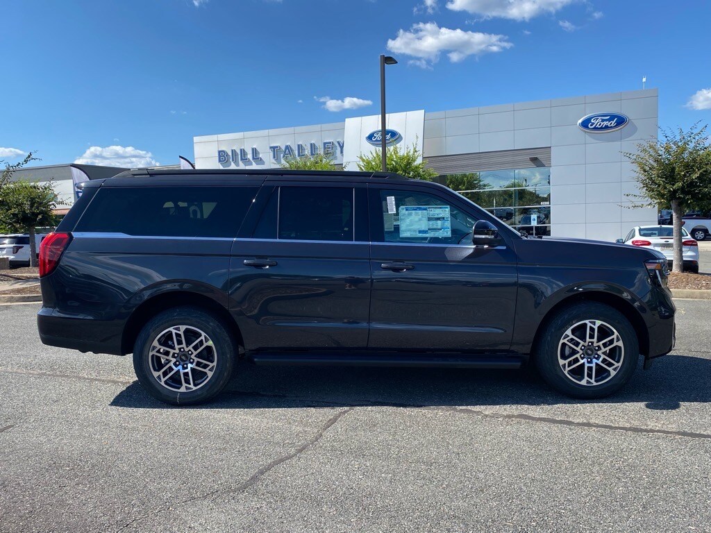 2025 Ford Expedition MAX XLT photo 3