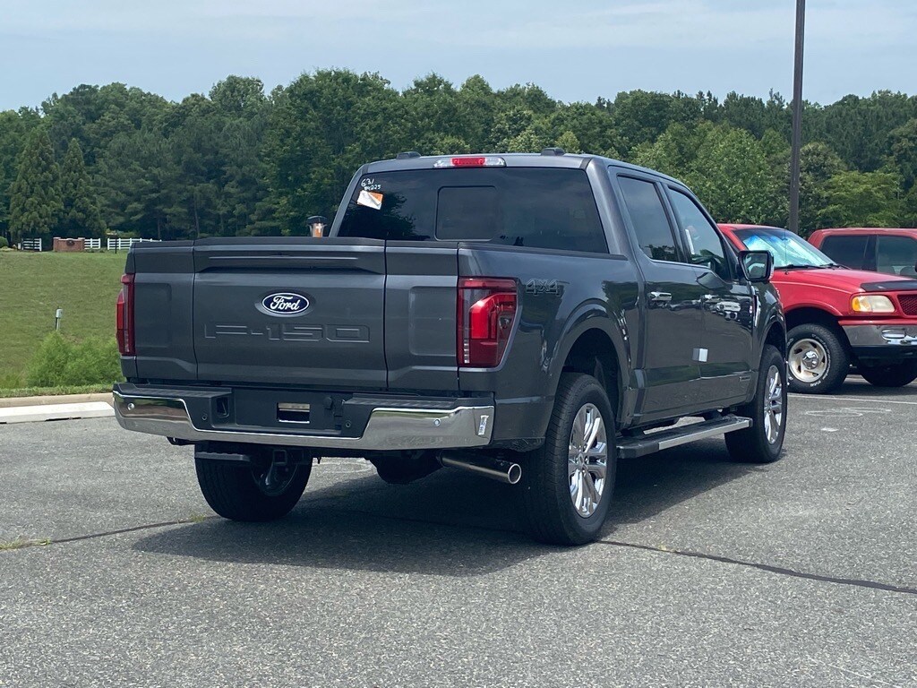 2025 Ford F-150 Lariat photo 3