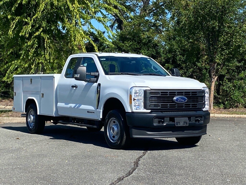 2023 Ford F-350 photo 2