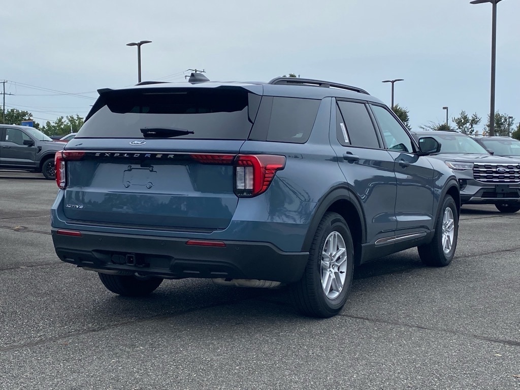 2025 Ford Explorer photo 4