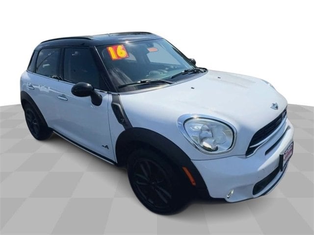 Used 2016 MINI Countryman Countryman S with VIN WMWZC5C55GWU04998 for sale in Streator, IL