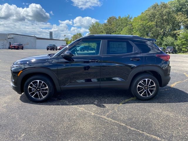 2026 Chevrolet Trailblazer LT photo 2
