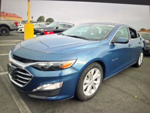 2024 Chevrolet Malibu 1LT photo 2