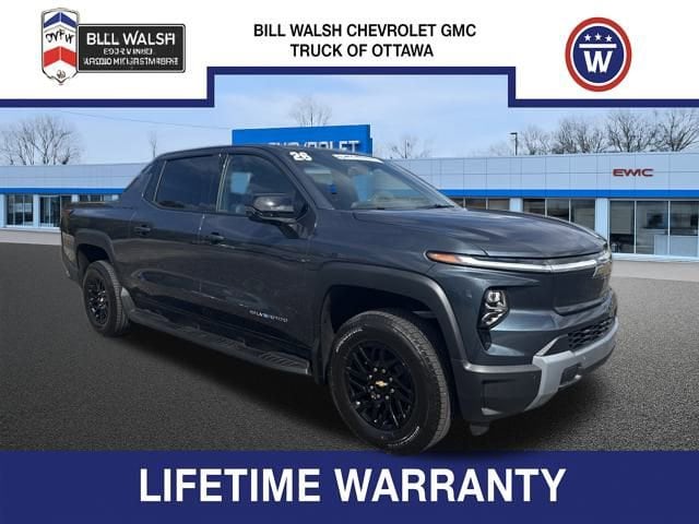 2026 Chevrolet Silverado EV LT's photo