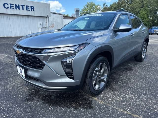 2025 Chevrolet Trax LT photo 2
