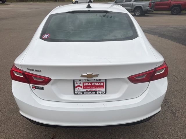 2017 Chevrolet Malibu LS photo 3