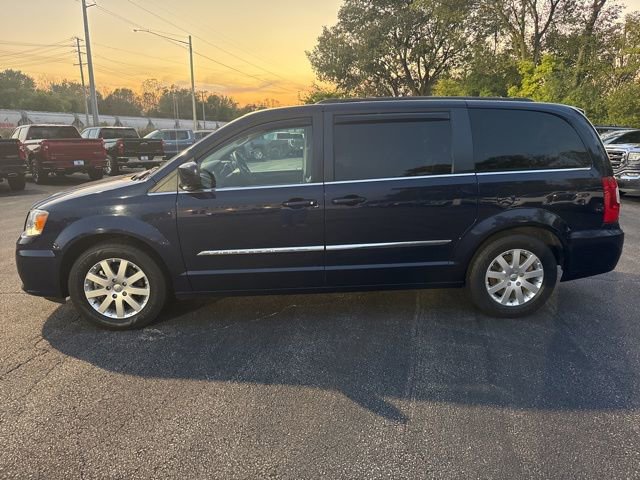2016 Chrysler Town & Country Touring photo 3