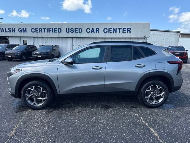 2025 Chevrolet Trax LT photo 3