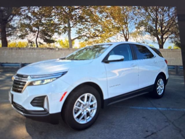 2023 Chevrolet Equinox LT photo 2