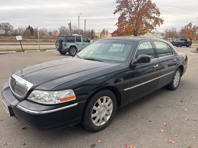 2009 Lincoln Town Car Signature Limited photo 2