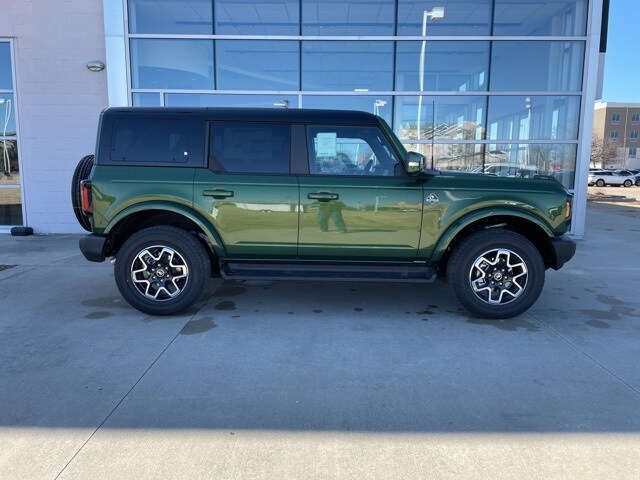 2025 Ford Bronco Outer Banks photo 4
