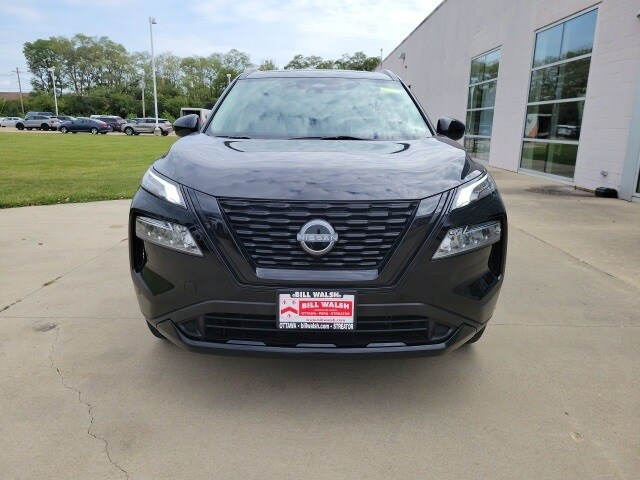 2023 Nissan Rogue SV photo 2