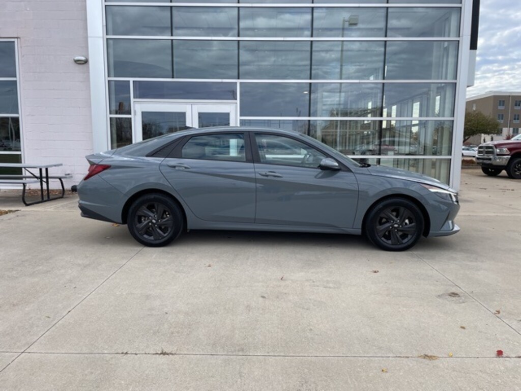 Used 2022 Hyundai Elantra SEL Sedan