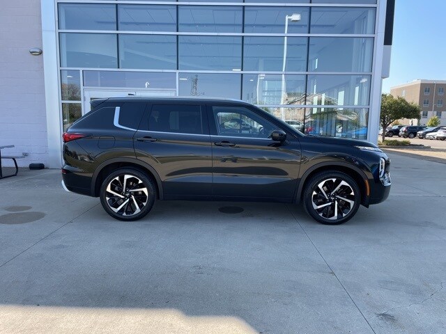 2022 Mitsubishi Outlander SEL photo 4