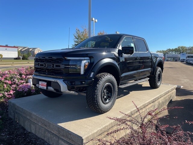 2025 Ford F-150 Raptor photo 2