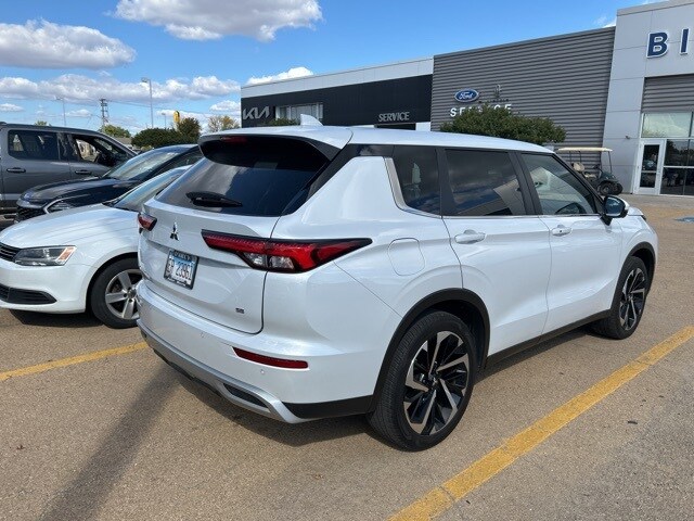 2024 Mitsubishi Outlander SE photo 4