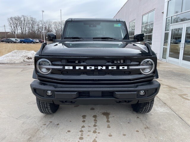 2025 Ford Bronco Outer Banks photo 3