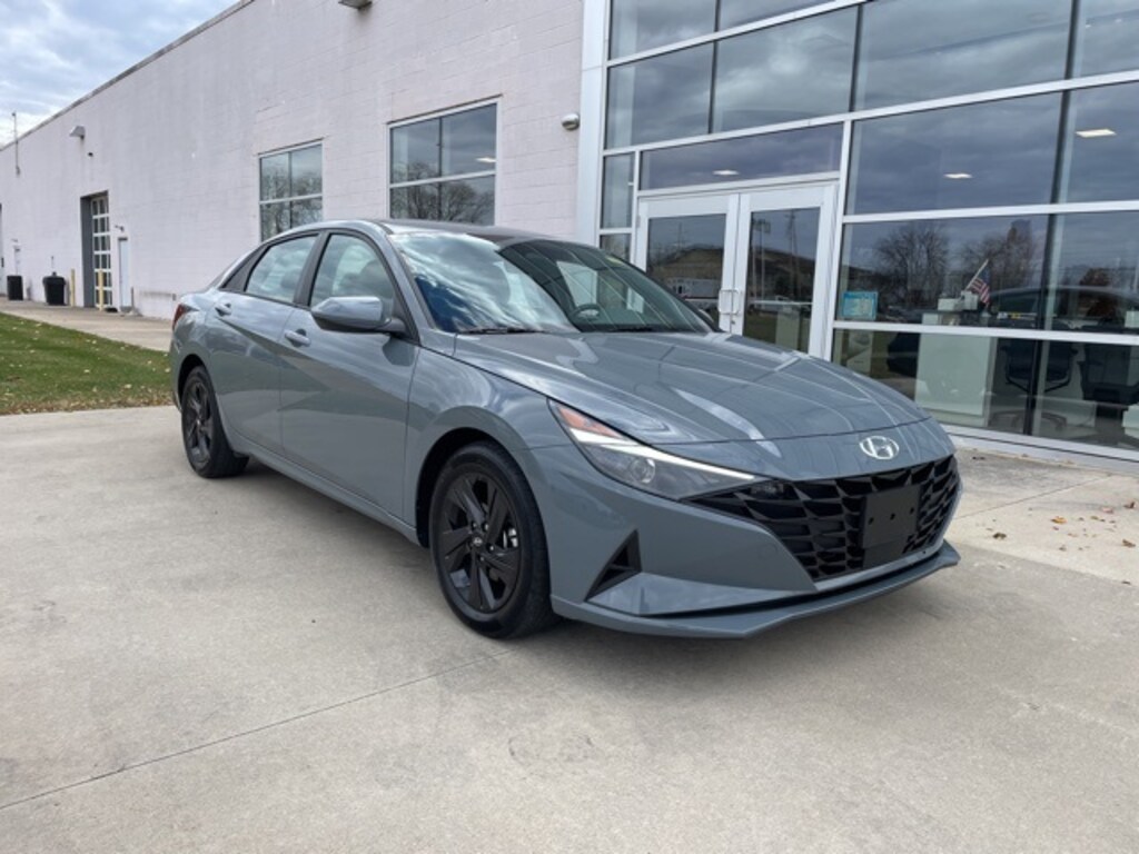 Used 2022 Hyundai Elantra SEL Sedan