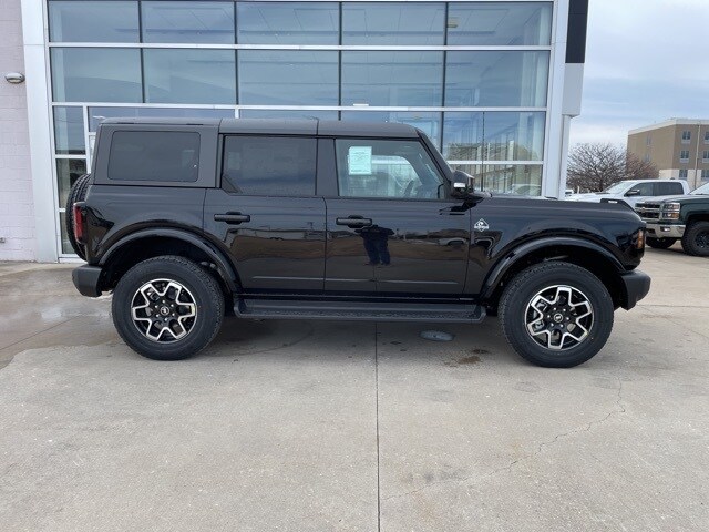 2025 Ford Bronco Outer Banks photo 4