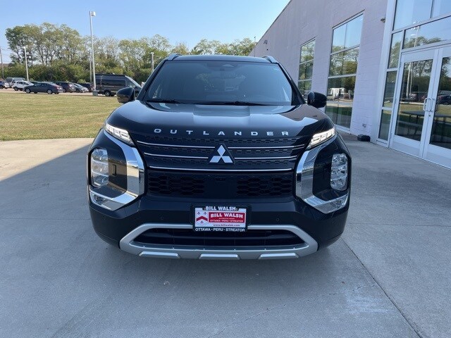 2022 Mitsubishi Outlander SEL photo 3