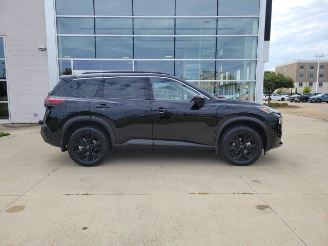 2023 Nissan Rogue SV photo 3