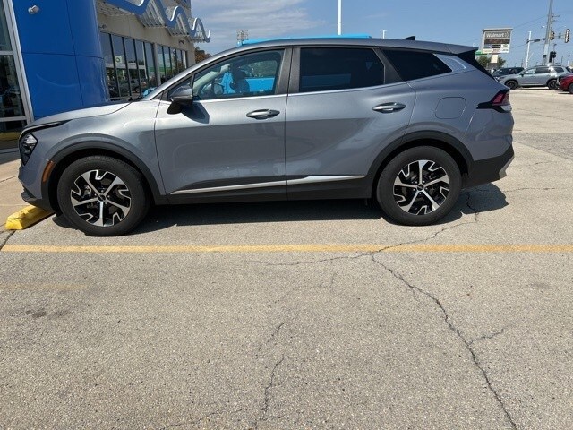 2023 Kia Sportage EX photo 3