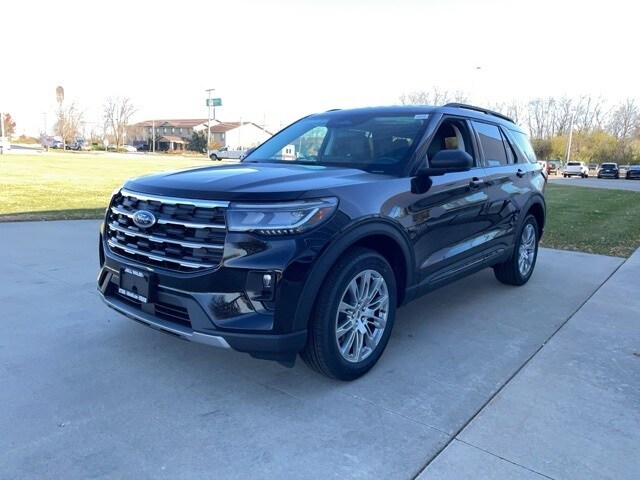 2026 Ford Explorer photo 2