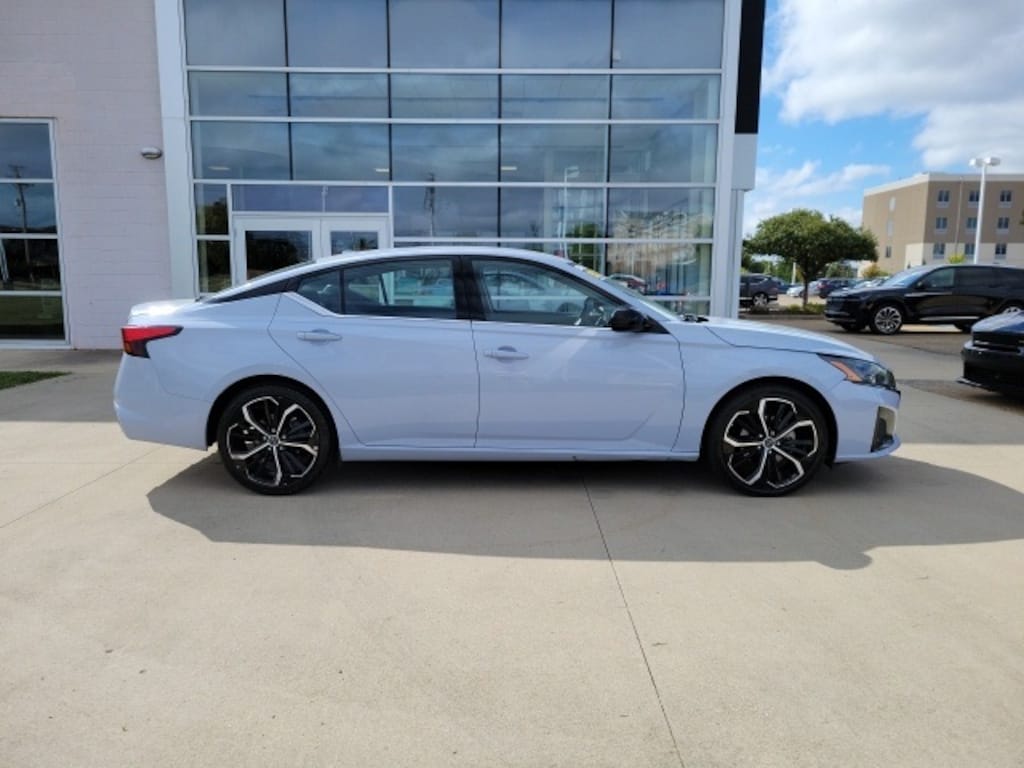 Used 2023 Nissan Altima 2.5 SR Sedan