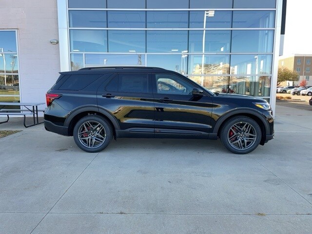 2026 Ford Explorer ST photo 3