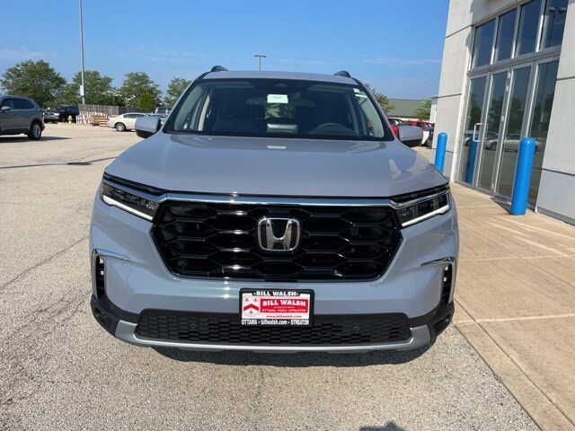 2025 Honda Pilot Touring photo 2