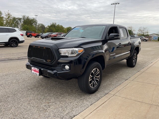 2021 Toyota Tacoma SR5 photo 2