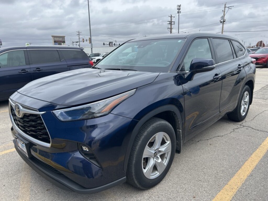 Used 2023 Toyota Highlander LE SUV