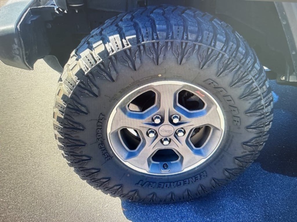 Used 2020 Jeep Gladiator Sport Truck Crew Cab