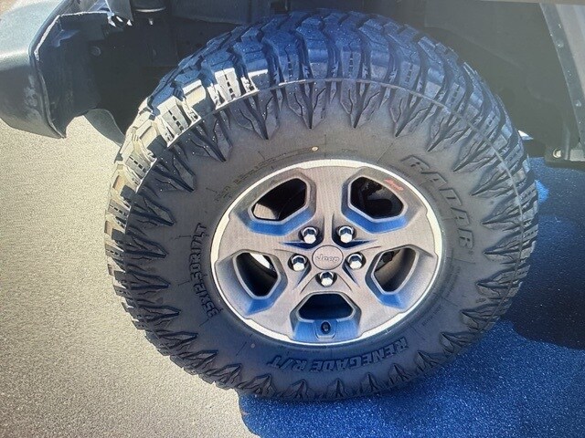 2020 Jeep Gladiator Sport photo 2