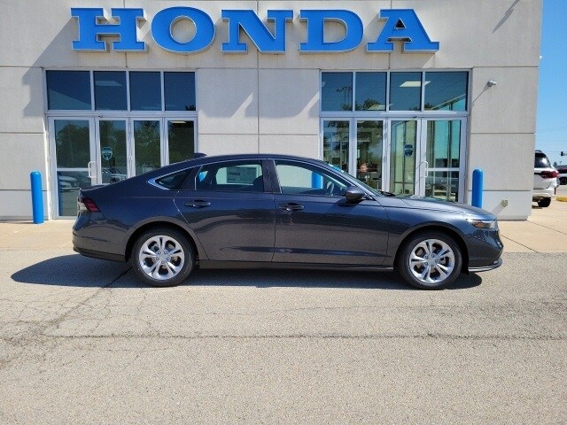 2025 Honda Accord LX photo 4