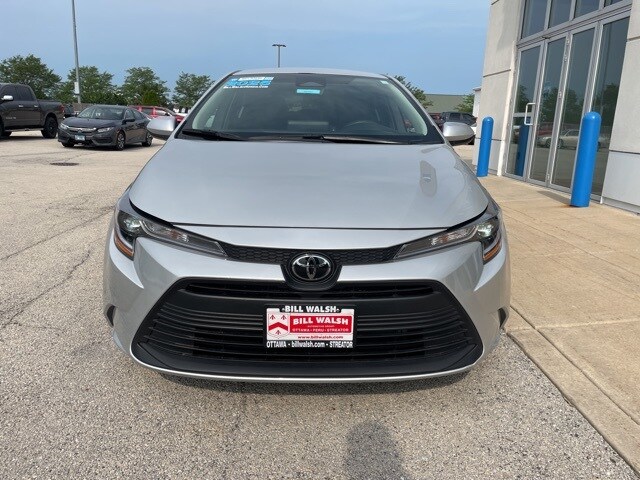 2025 Toyota Corolla LE photo 3