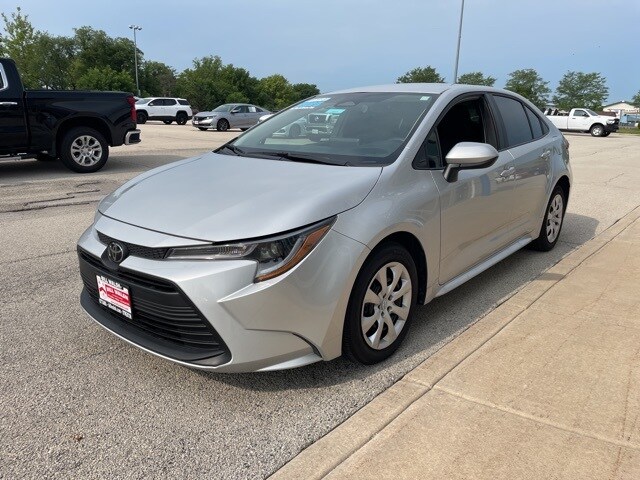 2025 Toyota Corolla LE photo 2