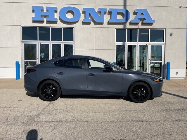 2025 Mazda Mazda3 Sedan 2.5 s Carbon photo 4