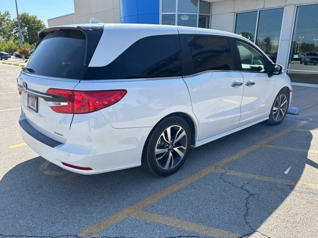 2023 Honda Odyssey Touring photo 2