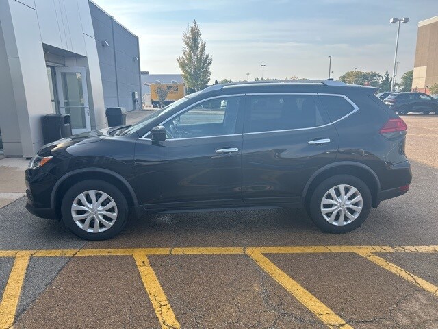 2017 Nissan Rogue S photo 2