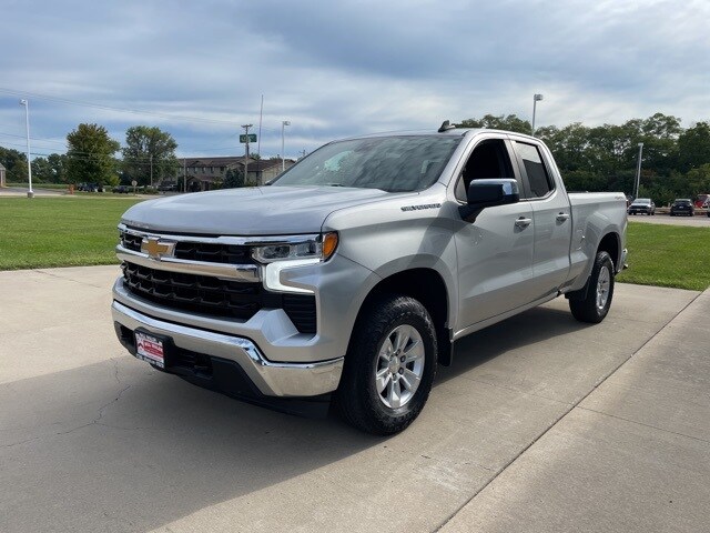 2022 Chevrolet Silverado 1500 LT photo 2