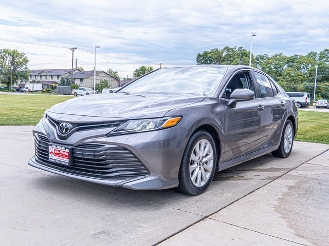 Used 2019 Toyota Camry LE with VIN 4T1B11HK0KU165815 for sale in Ottawa, IL