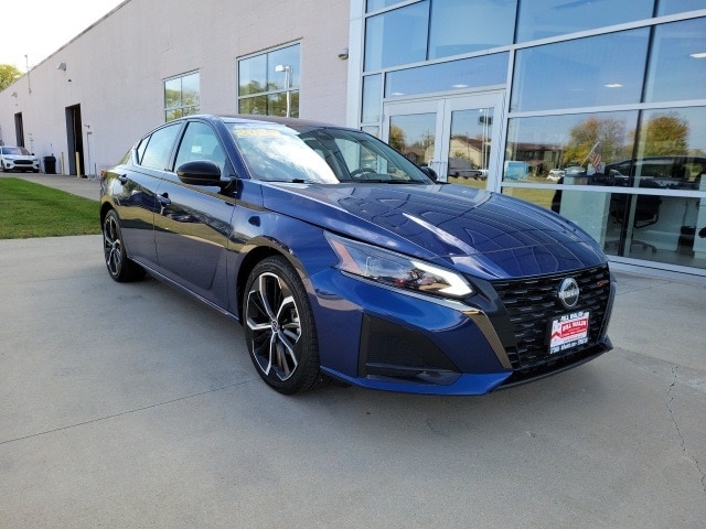 2023 Nissan Altima SR