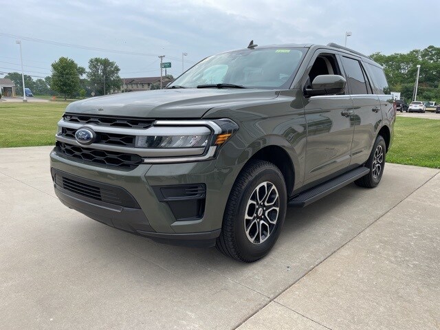 2024 Ford Expedition XLT photo 2