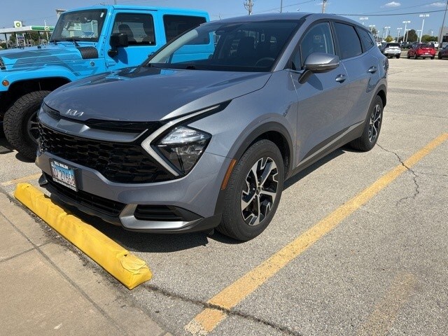 2023 Kia Sportage EX photo 2