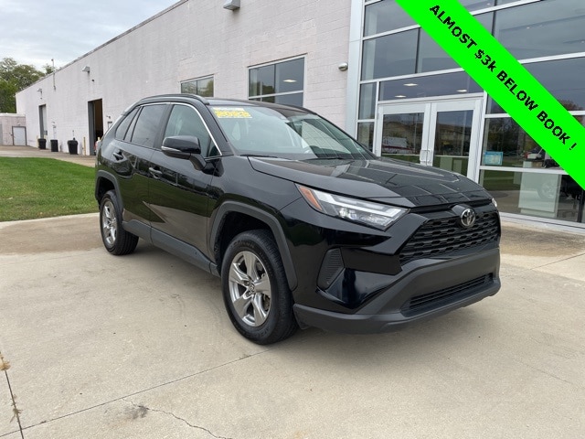 2023 Toyota RAV4 XLE's photo